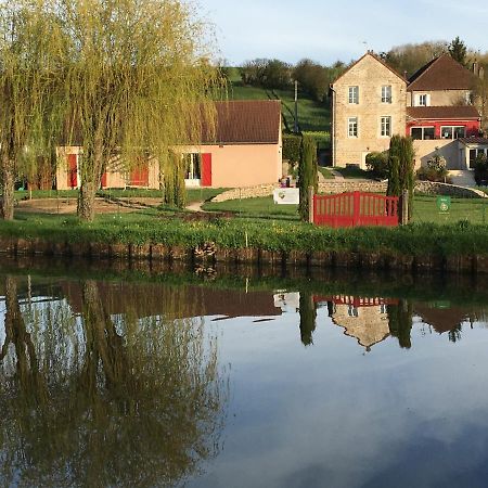 Calme Au Canal De Centre Dennevy Exterior photo