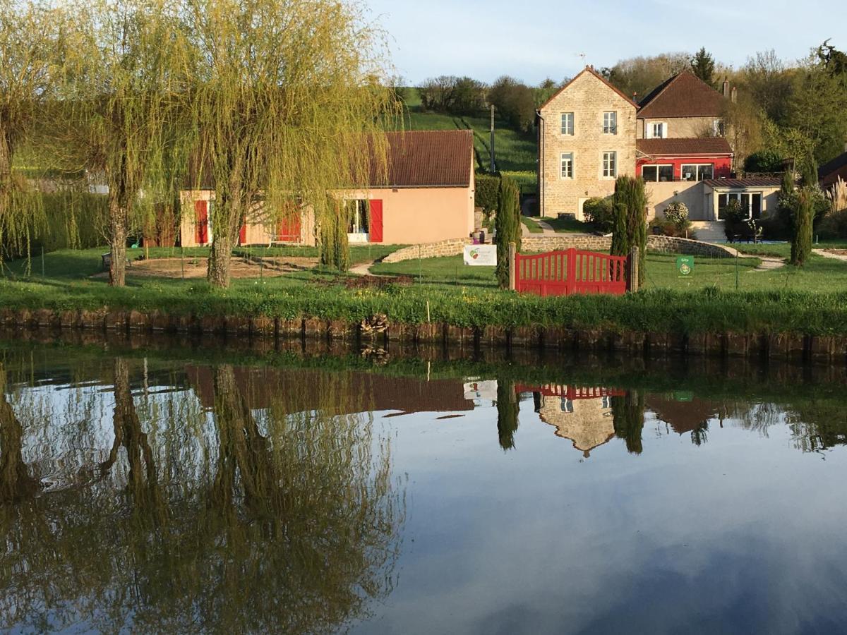 Calme Au Canal De Centre Dennevy Exterior photo